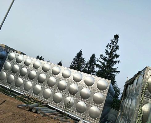 為什么不銹鋼水箱板材表面要設(shè)計(jì)鼓起來的形狀呢？